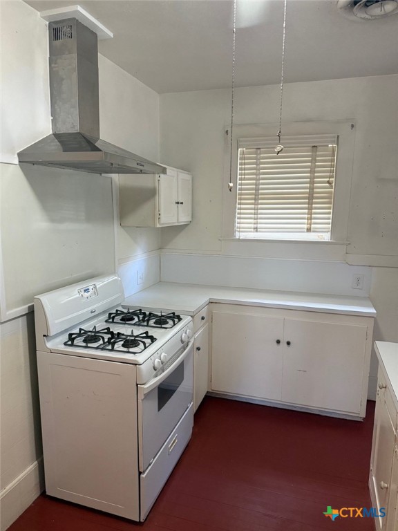 606 West Forrest Street Victoria, TX 77901 - Photo 7 of 15 a white kitchen with wooden floor