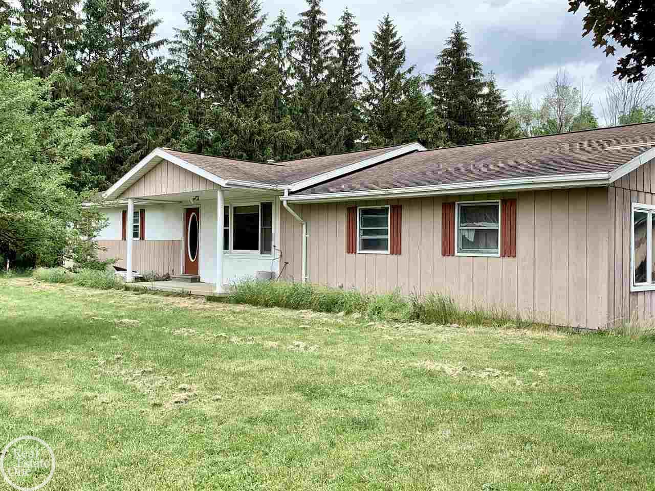 3745 Hall Croswell, MI 48422 - Photo 2 of 26 50044461-1.JPG