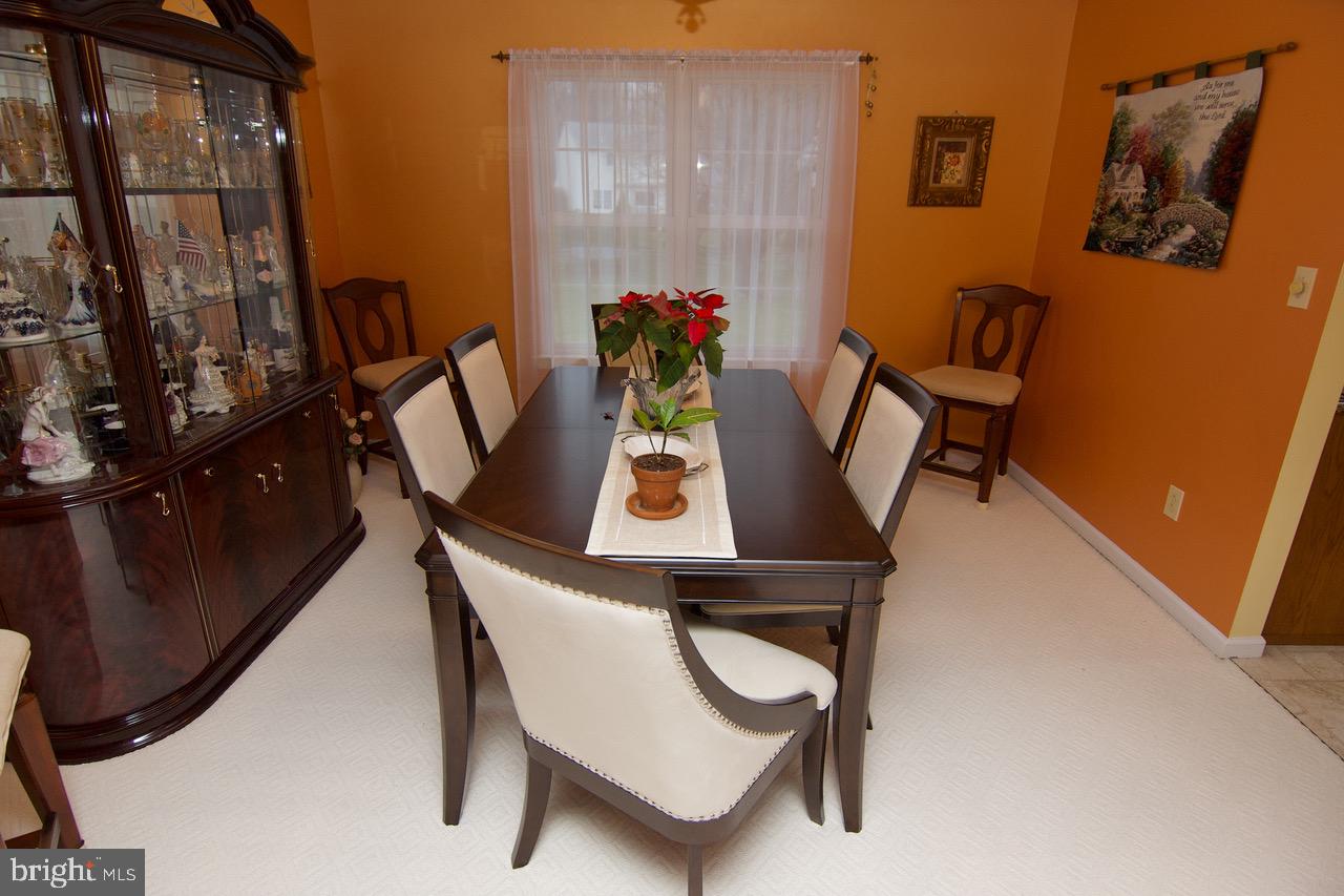 4421 Green Tree Road Reading, PA 19606 - Photo 4 of 28 Formal Dining Room