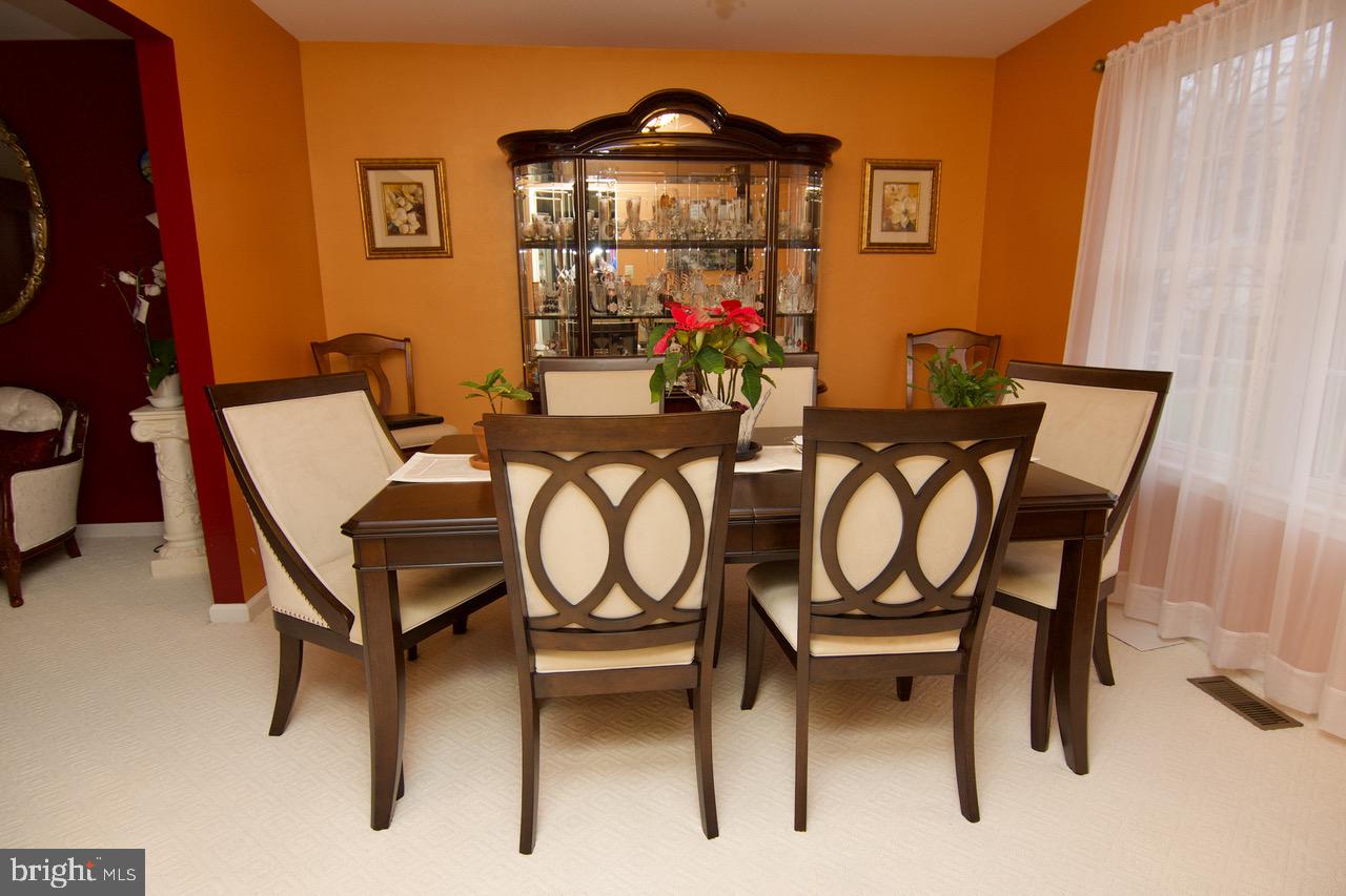 4421 Green Tree Road Reading, PA 19606 - Photo 5 of 28 Formal Dining Room
