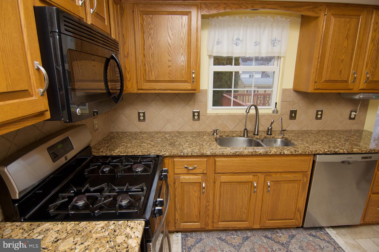 4421 Green Tree Road Reading, PA 19606 - Photo 8 of 28 Gas Range