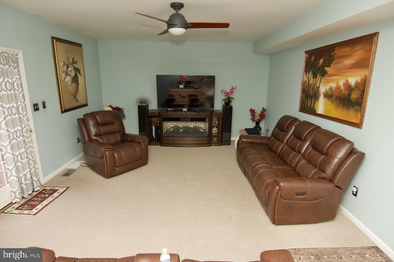 4421 Green Tree Road Reading, PA 19606 - Photo 10 of 28 Family Room