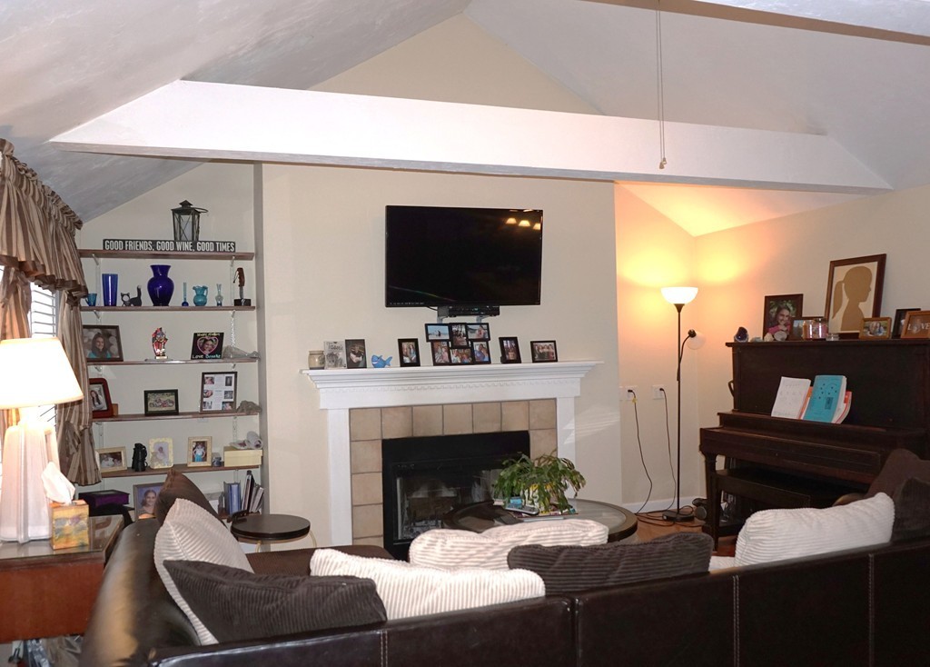 21 Willard Road Sturbridge, MA 01566 - Photo 3 of 29 Gallery Image 3