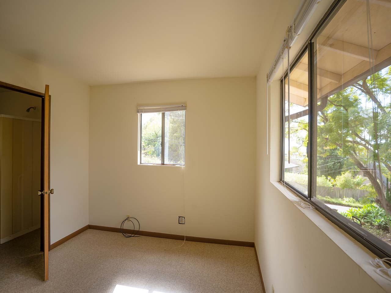 507 Lower Kimo Drive Kula, HI 96790 - Photo 22 of 30 an empty room with windows