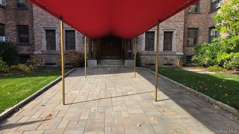 143 Garth Road, Unit 1J Scarsdale, NY 10583 - Photo 2 of 24 a view of a house with backyard and porch