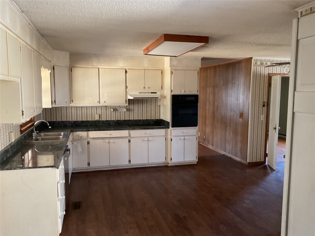 142 South Abbott Road Walhalla, SC 29691 - Photo 13 of 16 This spacious kitchen offers ample cabinetry and an inviting atmosphere for culinary endeavors.