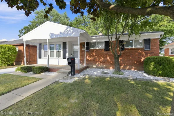 $160,000 | 24264 Wilmot Avenue, Eastpointe, MI 48021