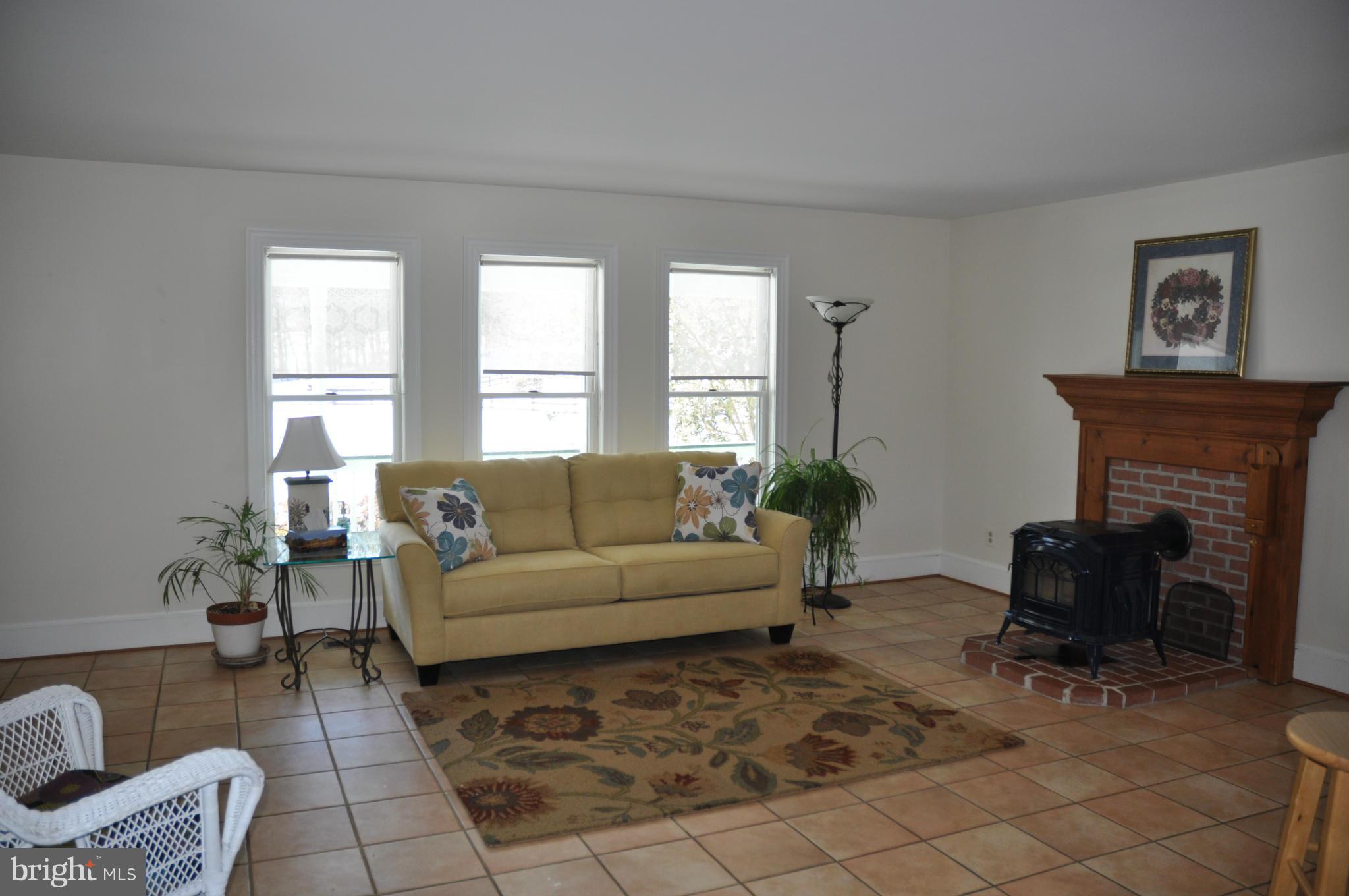 36764 North Fork Road Purcellville, VA 20132 - Photo 10 of 28 Family Room