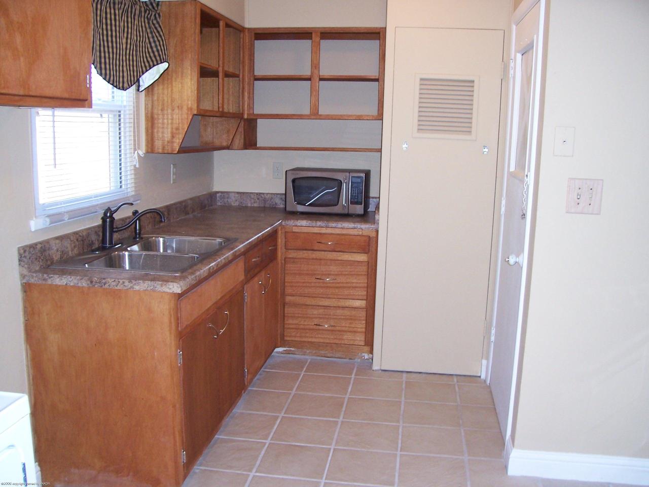 5124 Bowie Street Amarillo, TX 79110 - Photo 3 of 17 KITCHEN