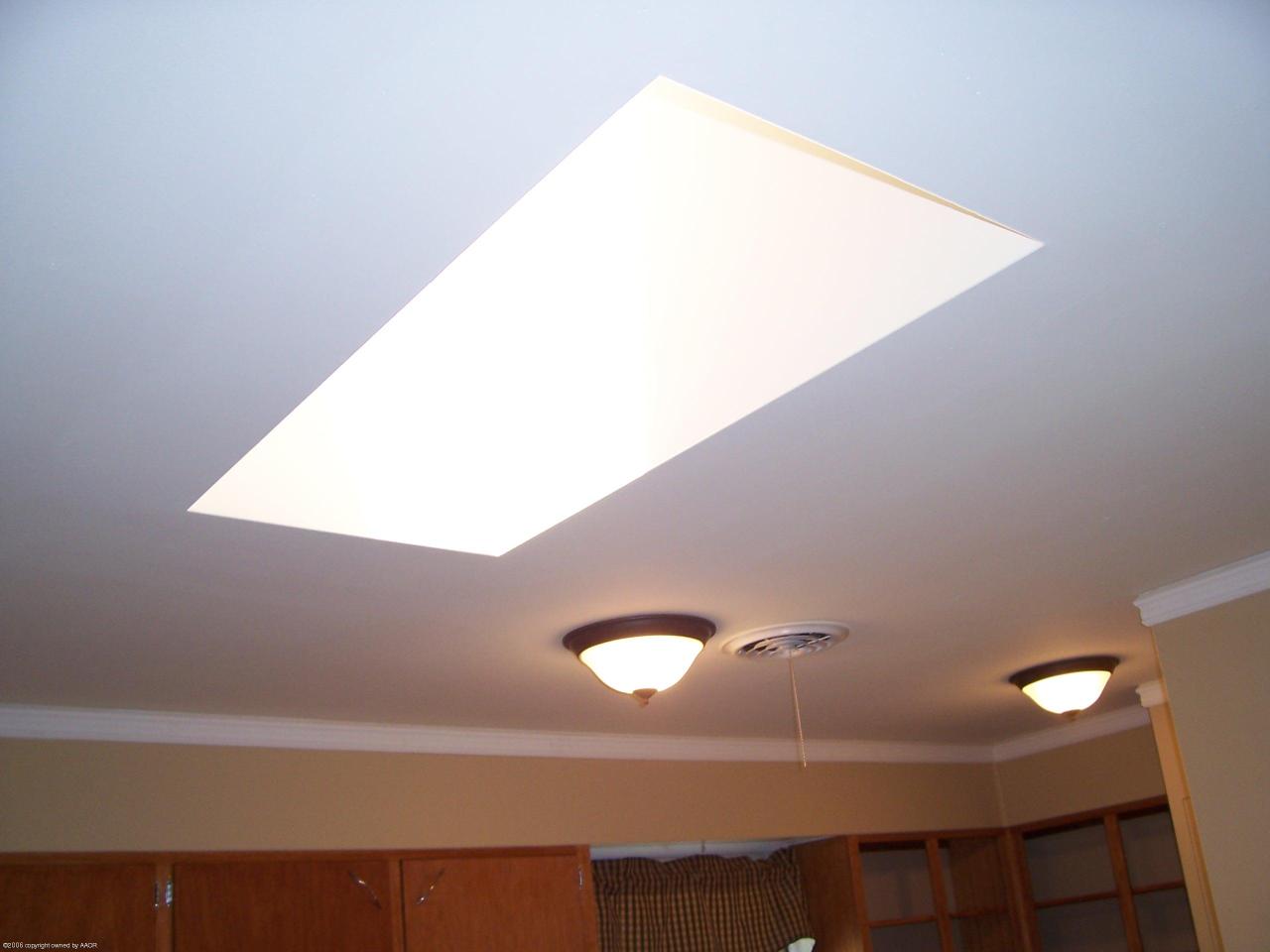 5124 Bowie Street Amarillo, TX 79110 - Photo 6 of 17 SKYLIGHT IN KITCHE/DINING AREA