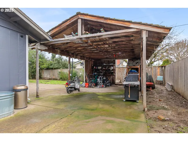 $485,000 | 2568 Dover Drive, Eugene, OR 97404