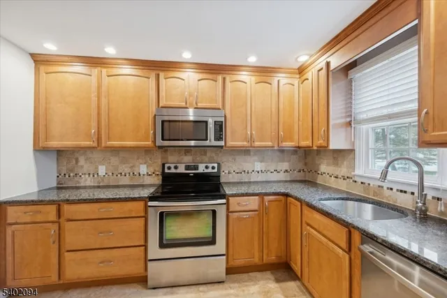 $2,400 | 185 Jamestown Road, Bernards, NJ 07920