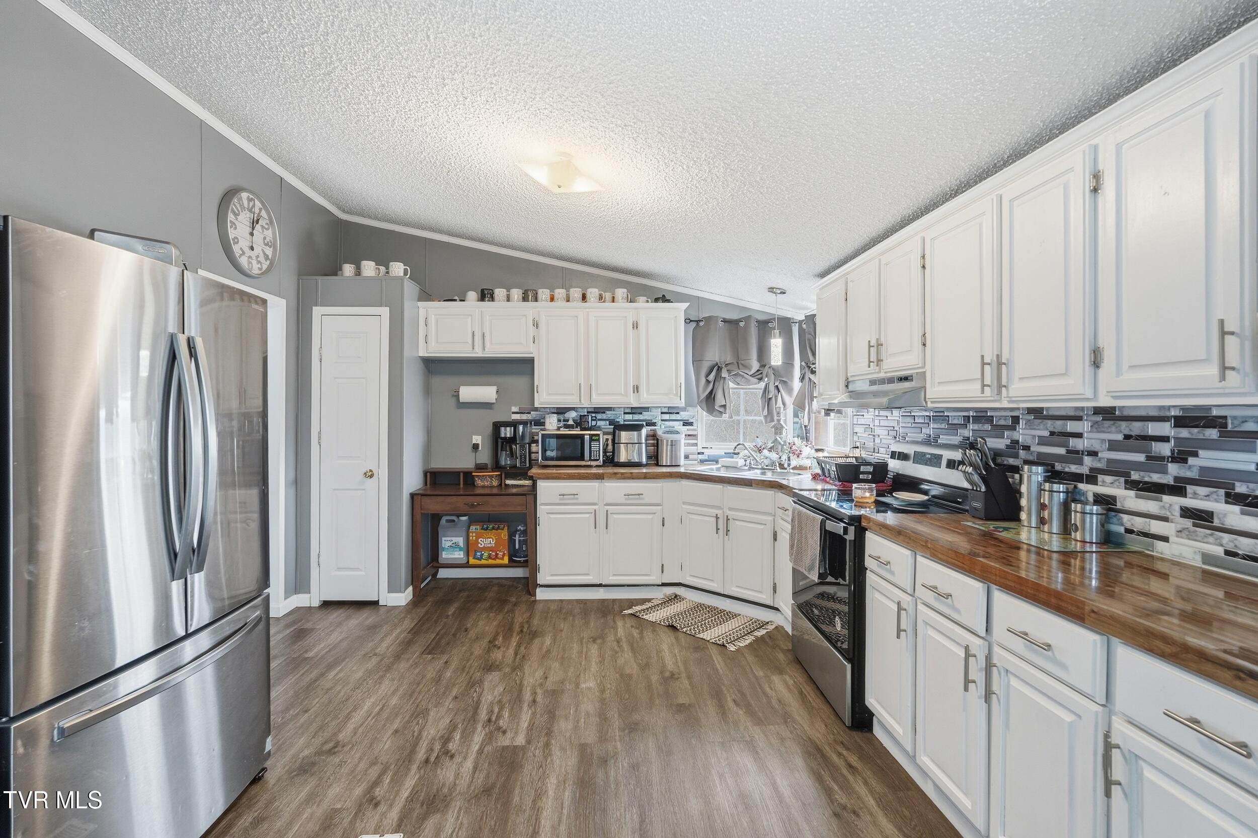 305 Browders Chapel Road Hiltons, VA 24258 - Photo 11 of 36 11_dsc07885