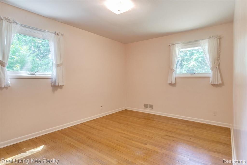 2361 Oklahoma Avenue Rochester Hills, MI 48309 - Photo 33 of 45