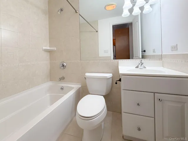 $595,000 | 183 Beach 100th Street, Unit 6B | Rockaway Beach