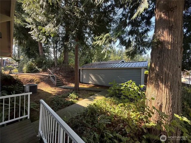 a view of a house with backyard and porch