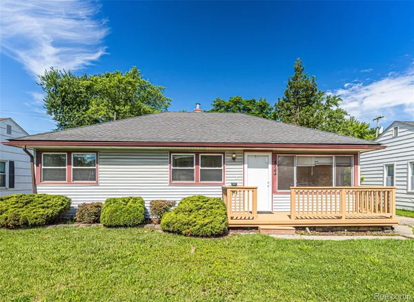 $1,695 | 3725 Coolidge Highway, Royal Oak, MI 48073