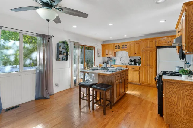 $275,000 | 31 Abbeywood Drive, Romeoville, IL 60446