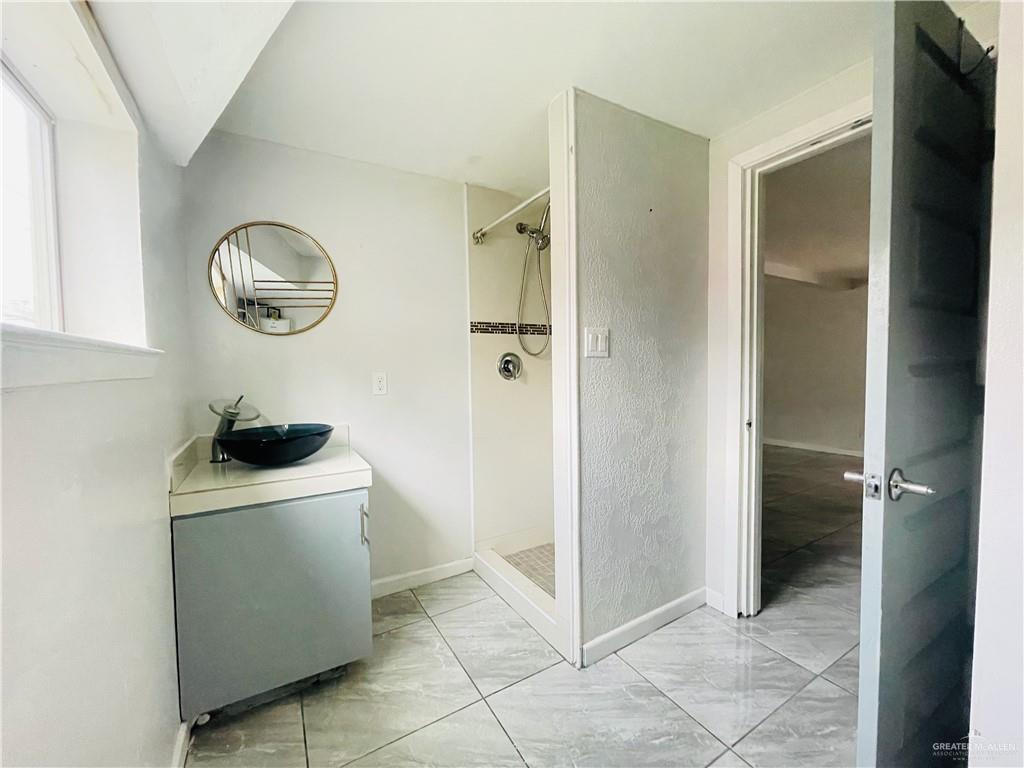 220 5th Street Weslaco, TX 78596 - Photo 14 of 25