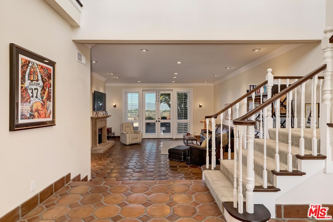 2208 Canyonback Road Los Angeles, CA 90049 - Photo 14 of 45 Gallery Image 14