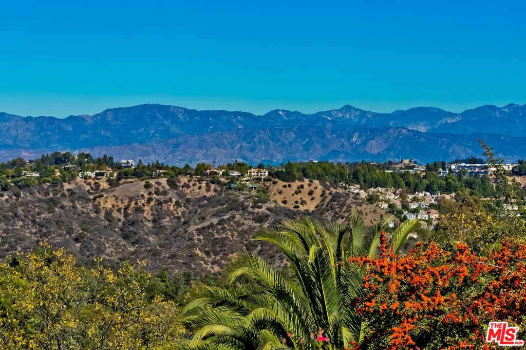 2208 Canyonback Road Los Angeles, CA 90049 - Photo 5 of 45 Gallery Image 5