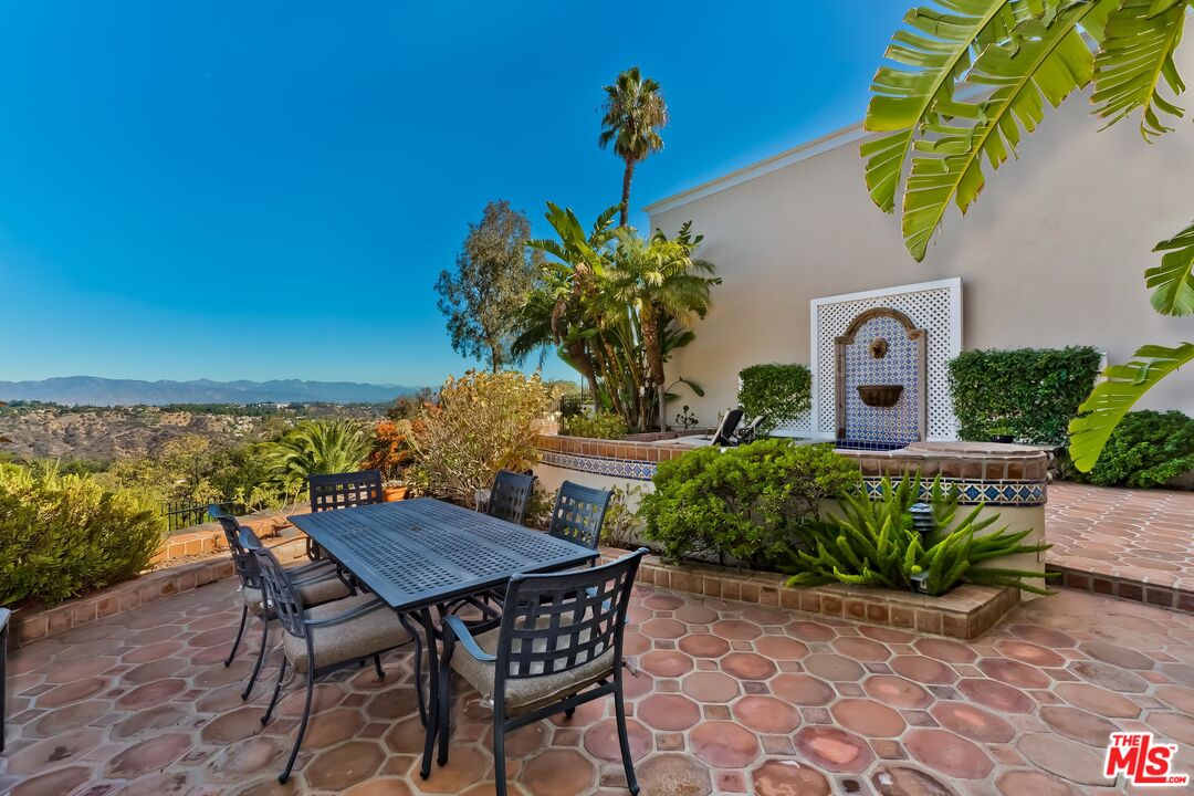 2208 Canyonback Road Los Angeles, CA 90049 - Photo 8 of 45 Gallery Image 8