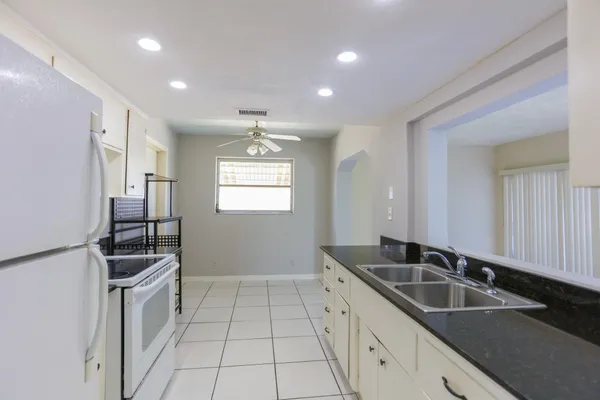 $2,000 | 4513 Northwest 44th Street, Tamarac, FL 33319