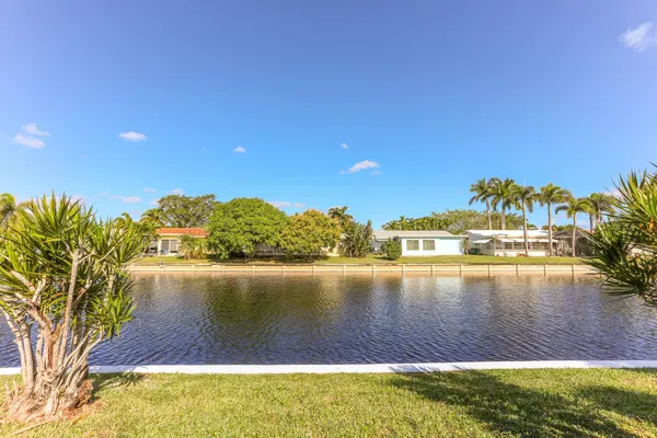 $2,000 | 4513 Northwest 44th Street, Tamarac, FL 33319