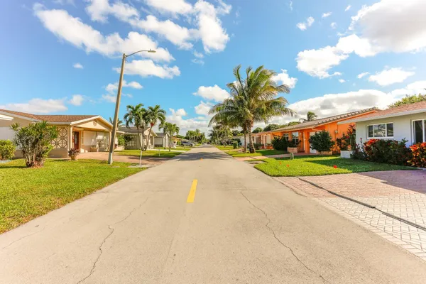 $2,000 | 4513 Northwest 44th Street, Tamarac, FL 33319