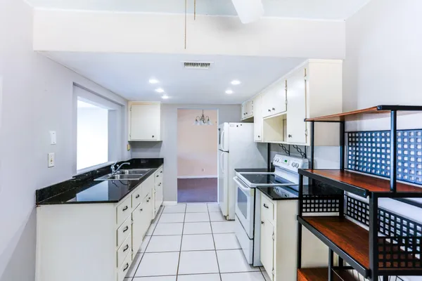 $2,000 | 4513 Northwest 44th Street, Tamarac, FL 33319