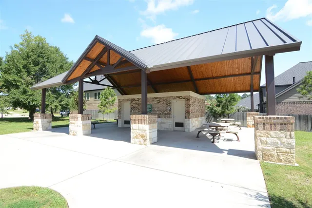 $432,500 | 126 Quail Meadow Drive, Conroe, TX 77384