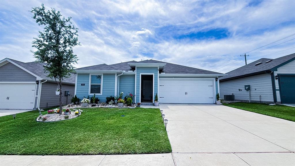 702 Sunlight Loop Princeton, TX 75407 - Photo 2 of 32