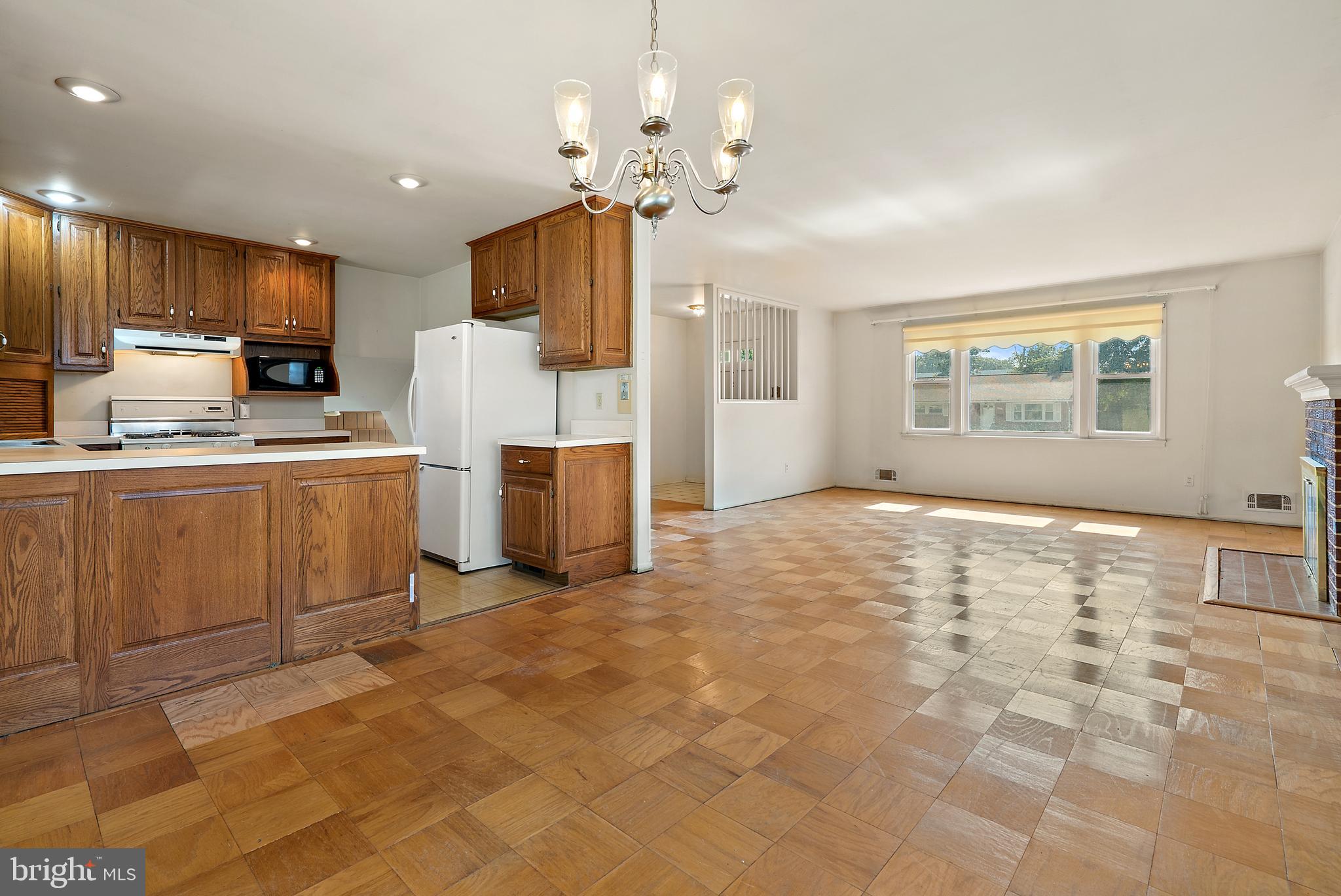 5323 Ravensworth Road Springfield, VA 22151 - Photo 4 of 32 Dining room