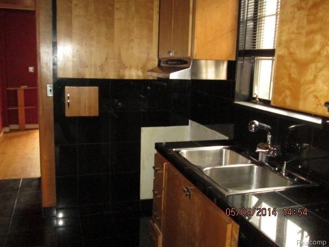 20240 Lichfield Road Detroit, MI 48221 - Photo 7 of 7 IMG_1689.jpg