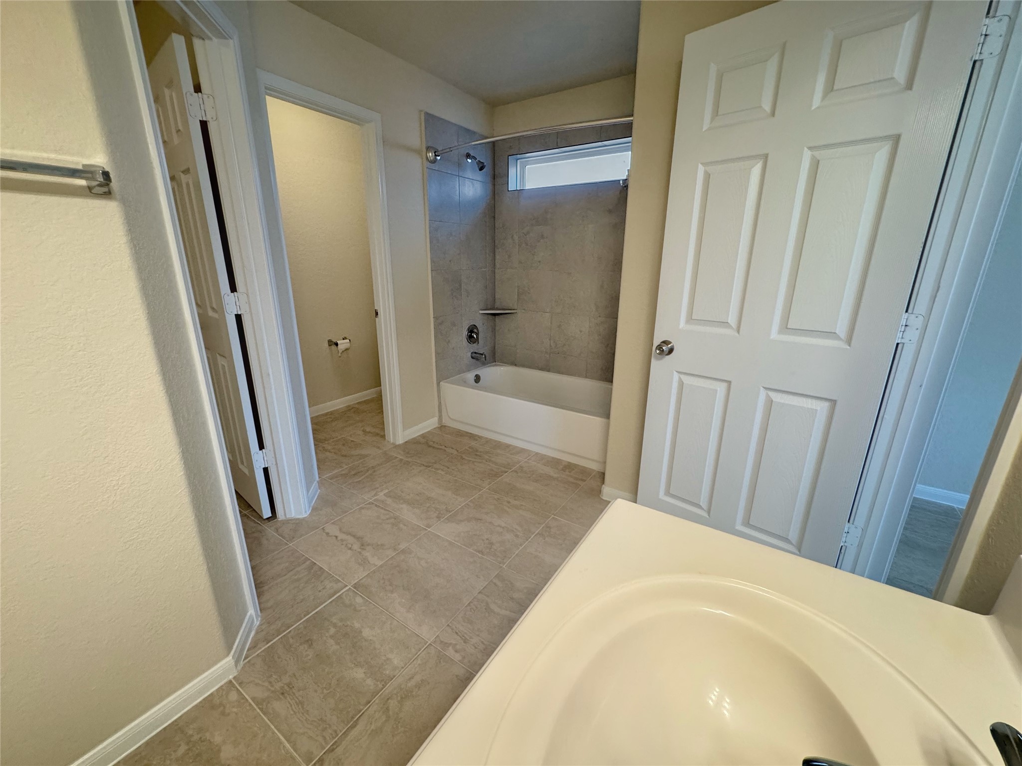 18323 Spruce Tree Line Trail Houston, TX 77084 - Photo 11 of 17 a bathroom with a tub and a sink