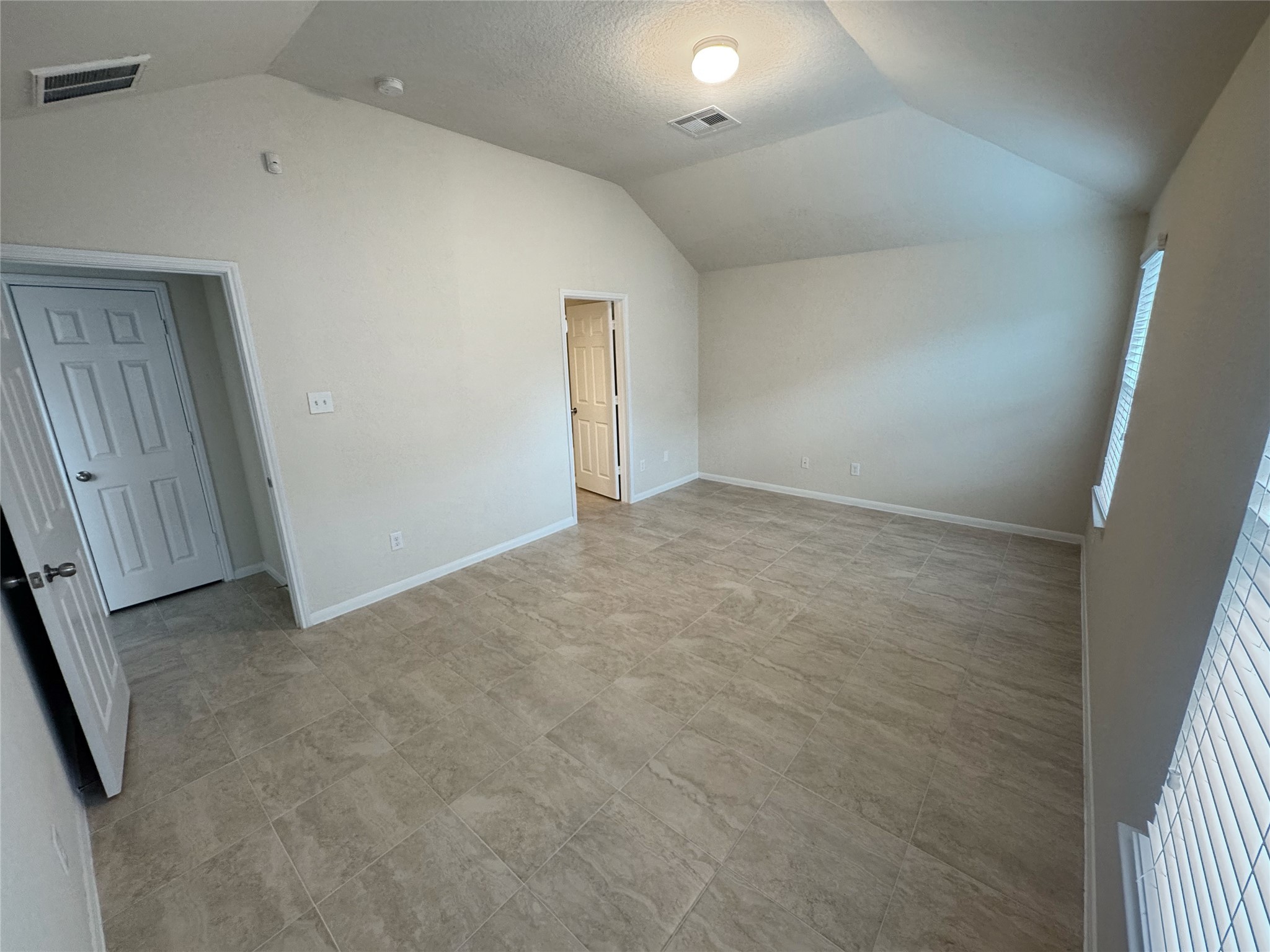 18323 Spruce Tree Line Trail Houston, TX 77084 - Photo 15 of 17 an empty room with windows