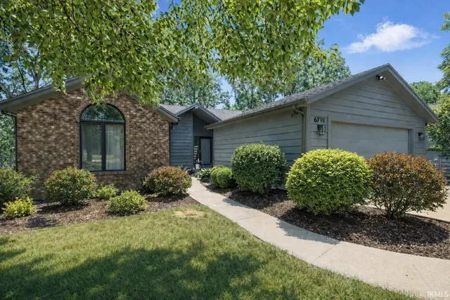 $414,900 | 6719 West Canal Pointe Lane, Fort Wayne, IN 46804