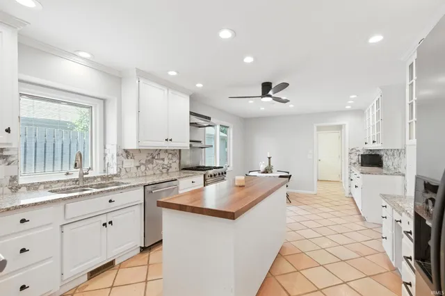 $414,900 | 6719 West Canal Pointe Lane, Fort Wayne, IN 46804