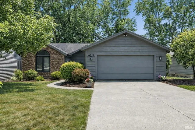 $414,900 | 6719 West Canal Pointe Lane, Fort Wayne, IN 46804