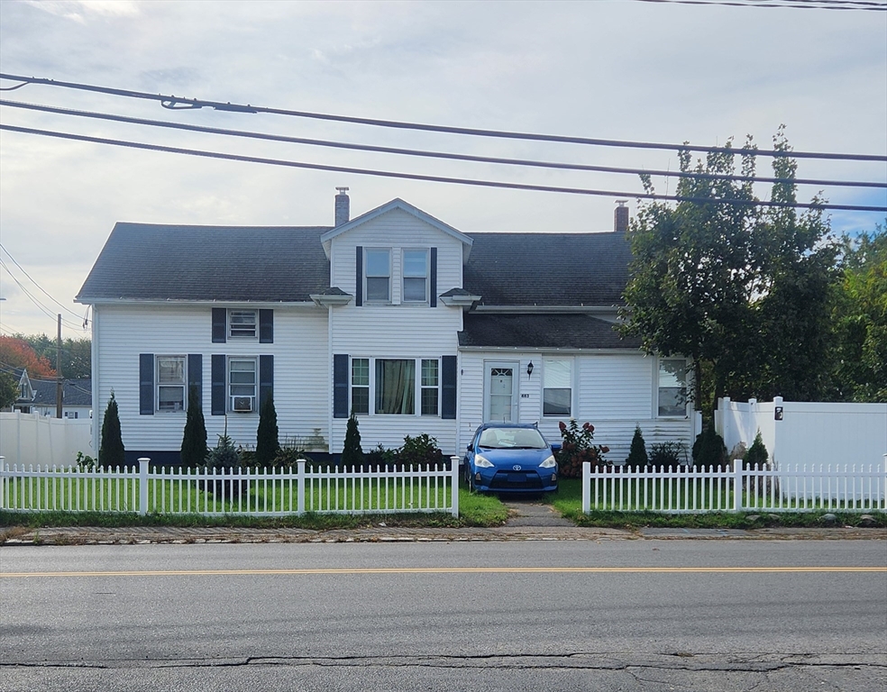 a view of a yard in front of a house