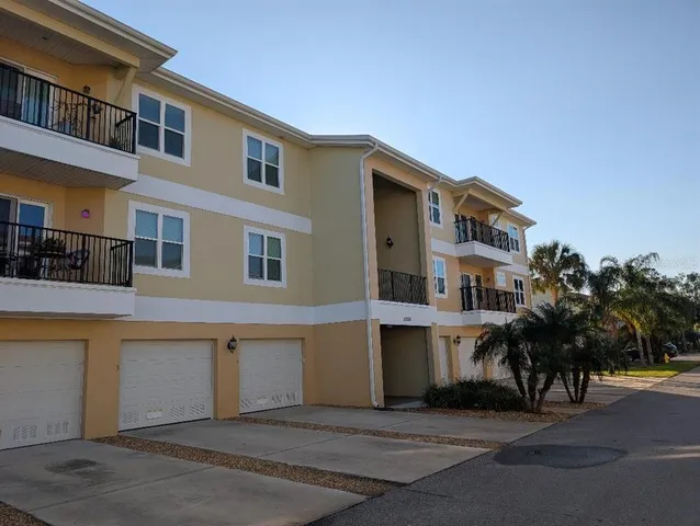 $1,700 | 5064 Royal Palms Way, Unit 203, New Port Richey, FL 34652