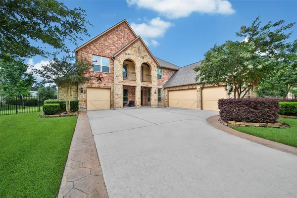 $950,000 | 5462 Harvest Oak Landing Drive, Spring, TX 77386