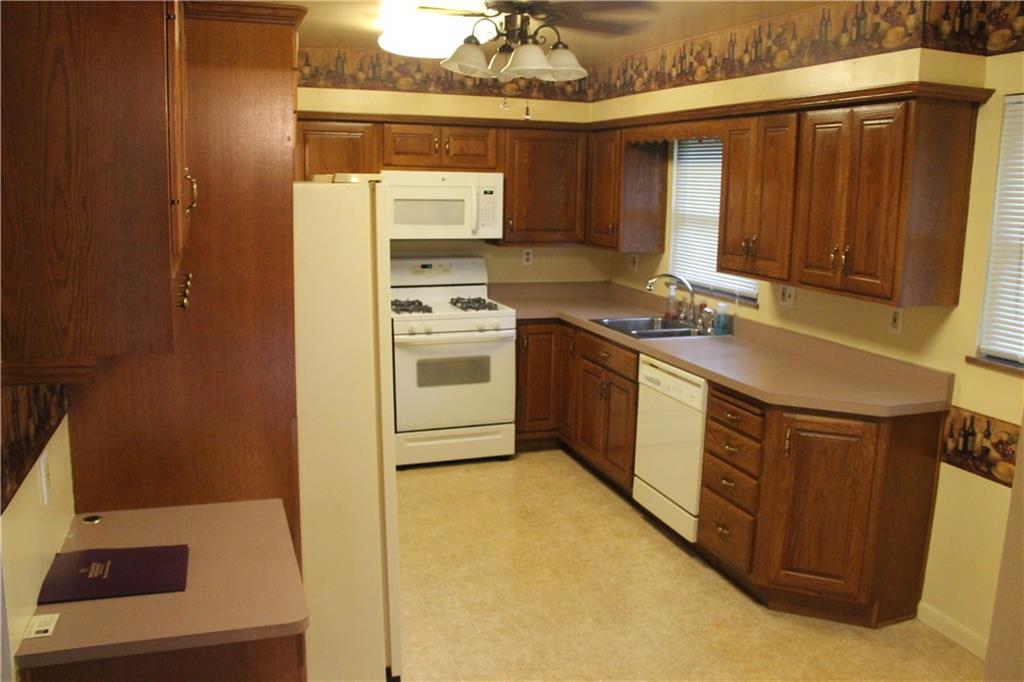 104 Compton Road Sewickley, PA 15143 - Photo 3 of 12 SO MANY CABINETS!!