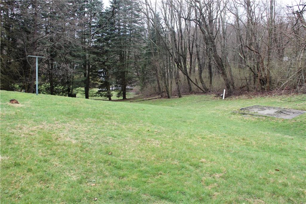 104 Compton Road Sewickley, PA 15143 - Photo 8 of 12 Private tree-lined yard allows for back-yard entertaining.