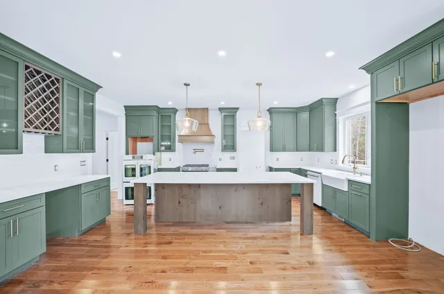 $2,500,000 | 13 Park Place, Mattapoisett, MA 02739