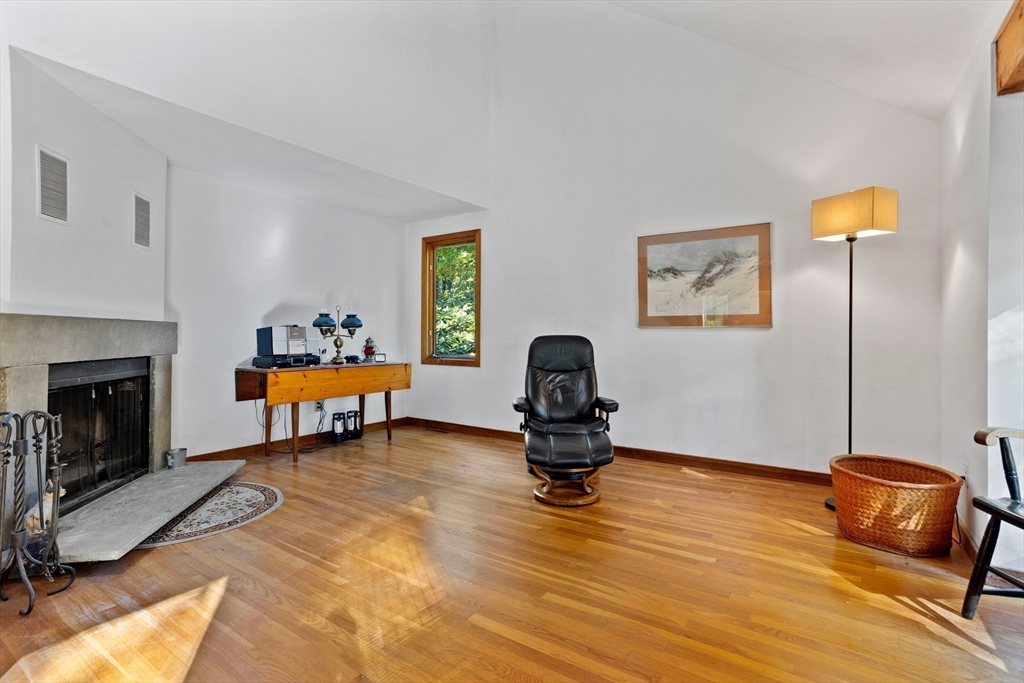 17 Jacob Gates Road Harvard, MA 01451 - Photo 5 of 33