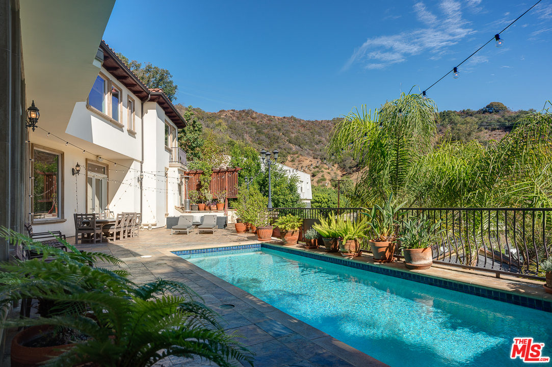 9675 Heather Road Beverly Hills, CA 90210 - Photo 22 of 53