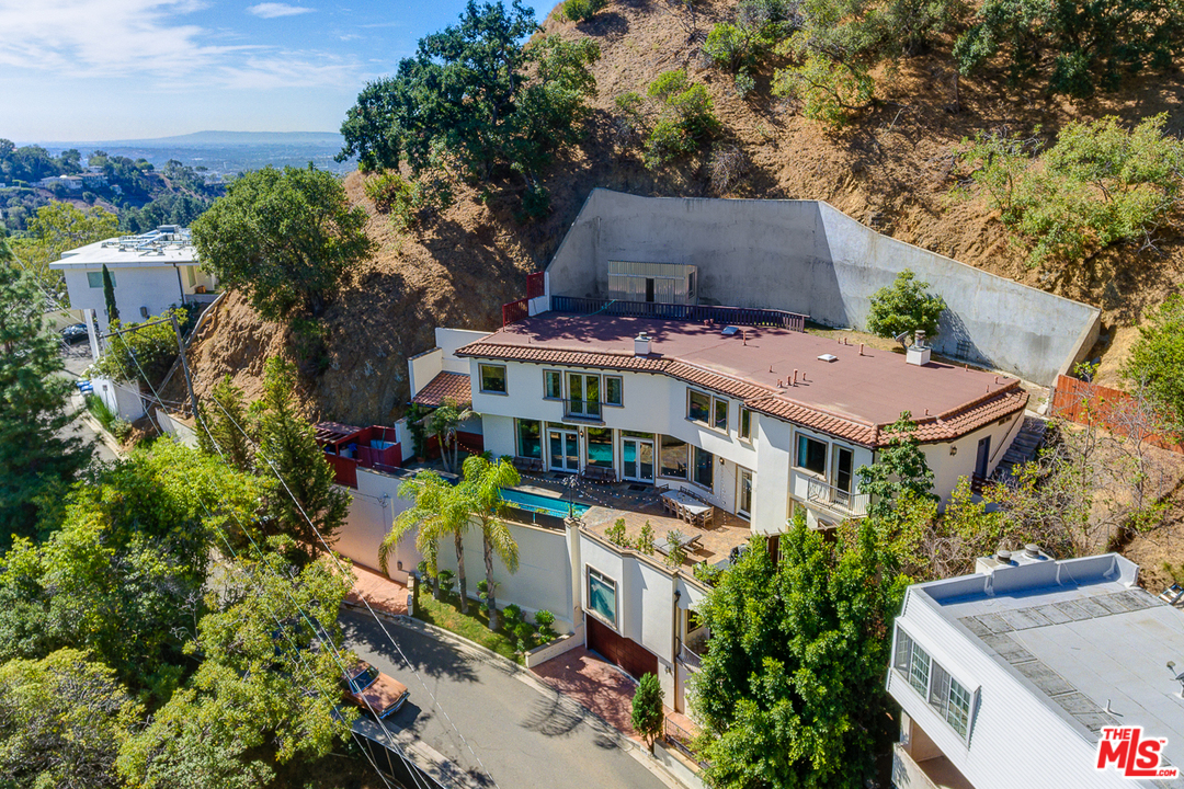 9675 Heather Road Beverly Hills, CA 90210 - Photo 4 of 53
