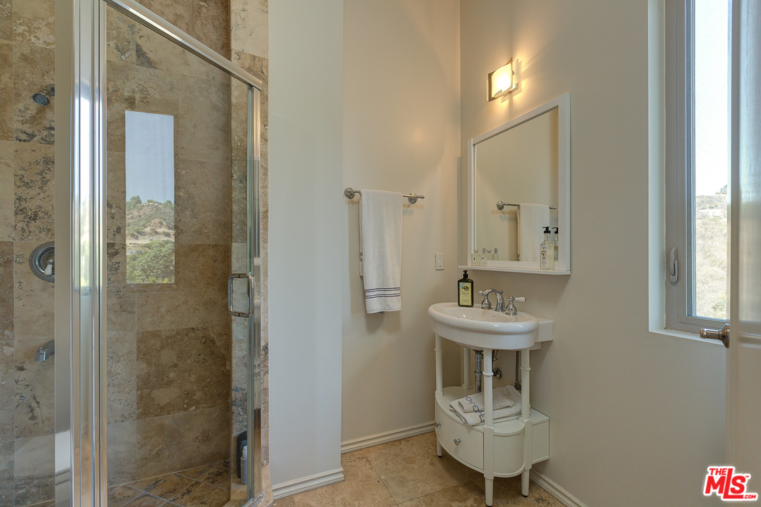 9675 Heather Road Beverly Hills, CA 90210 - Photo 40 of 53