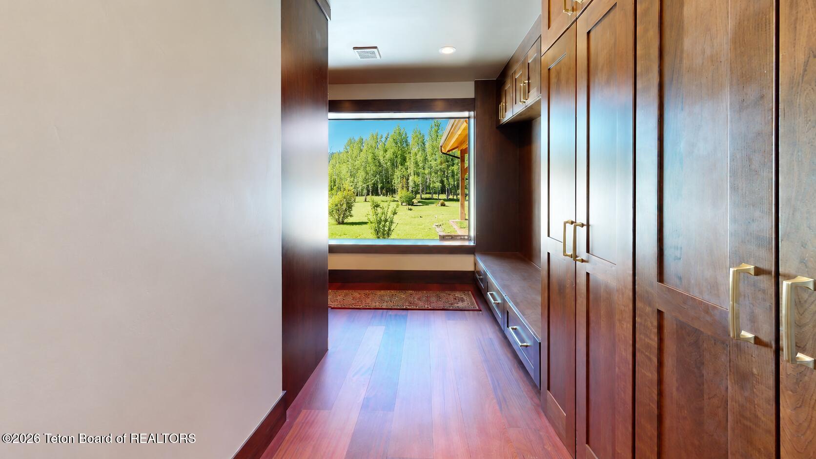 9802 Hiddenwaters Lane Victor, ID 83455 - Photo 21 of 52 Hallway